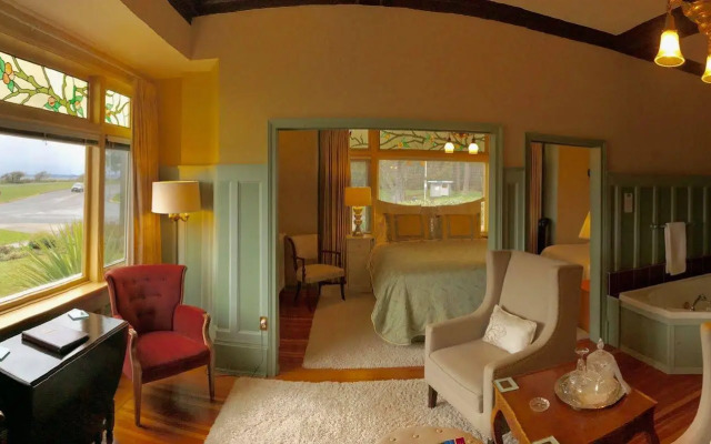 Dashwood Manor Seaside Bed & Breakfast
