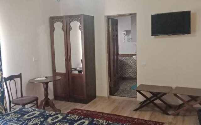 Bibi-Khanym Hotel
