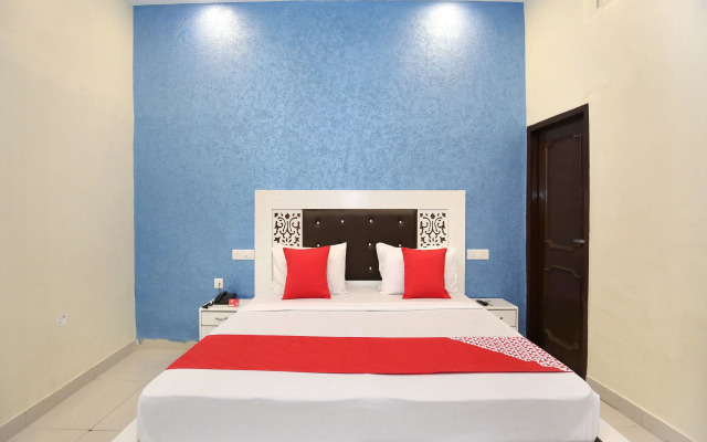 OYO 13102 Hotel Adarsh