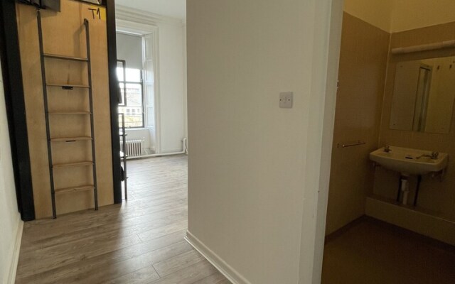 Leevin Hostel George