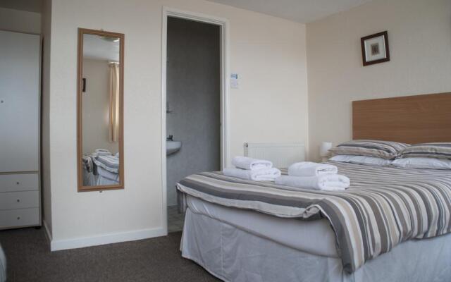 Chaplins Hotel - Guest house