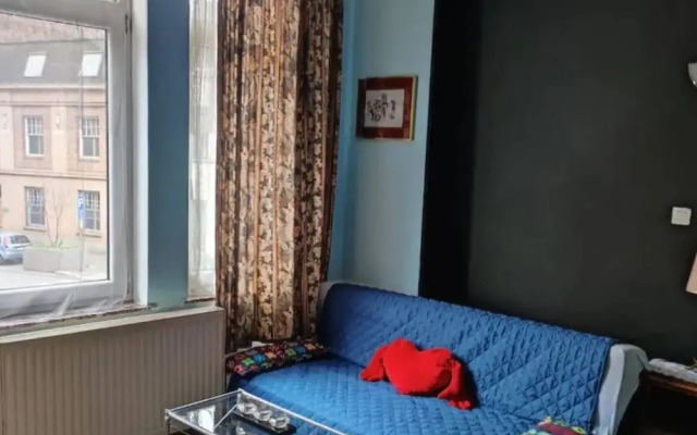 "entire Cozy Three Bedroom Apartment in Bruxelles"