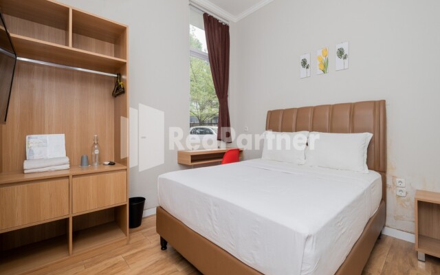 Palm Eight RedPartner