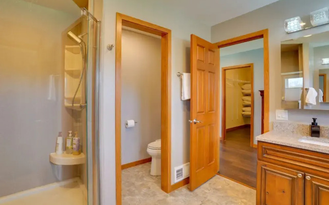 Expansive Retreat on 5 Acres in Shakopee!