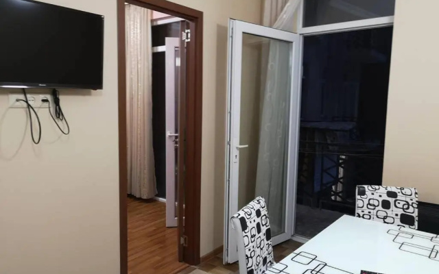 Kvartira dvuhkomnatnaja v Batumi, 10 minut do morja