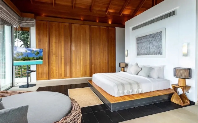 Villa Chelay - Luxury Waterfront Villa