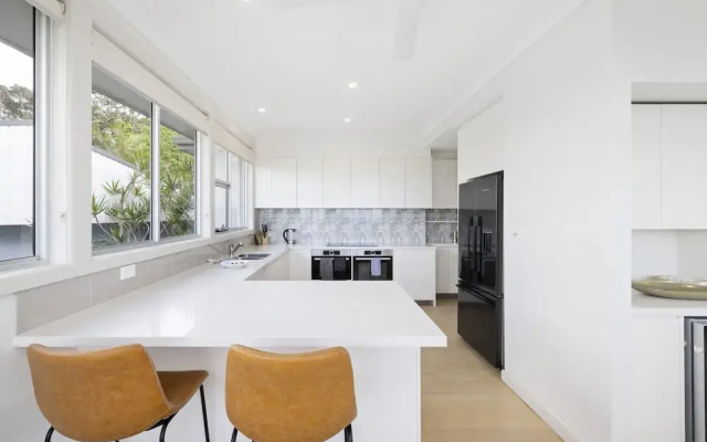 Spacious 5-bed Beach House With Ocean View
