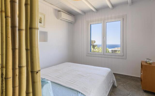 Mesmerising Sea View Lia Residence