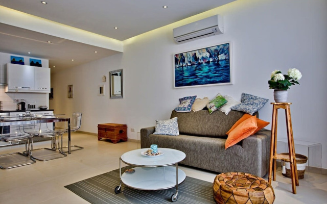 Stunning Sliema 2 Bed Apt Meters Away From Beach