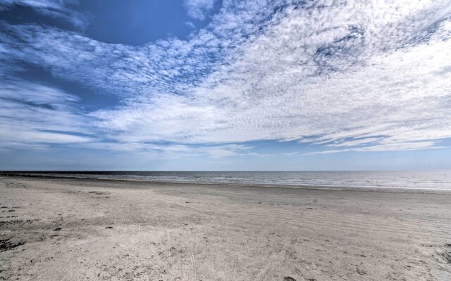 Steps to Sand: Galveston Beach Bungalow!