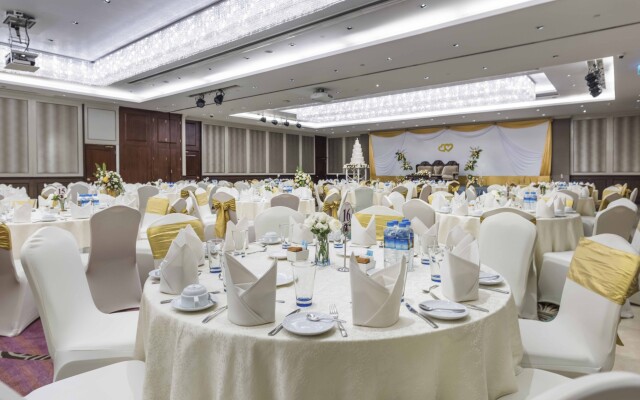 Chatrium Hotel Royal Lake Yangon