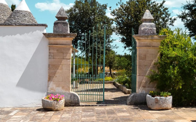 Trulli sul vignale in Masseria Santalachicca