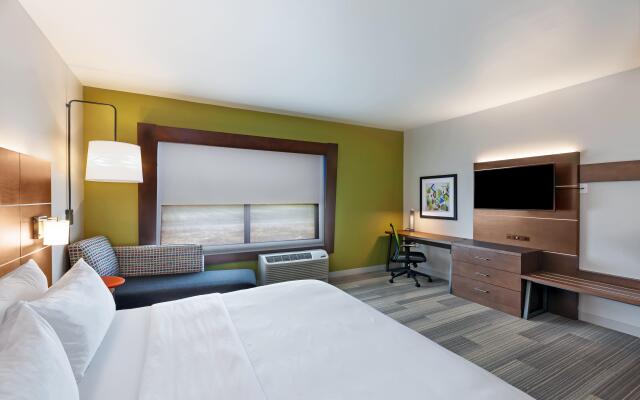 Holiday Inn Express & Suites Chanute by IHG