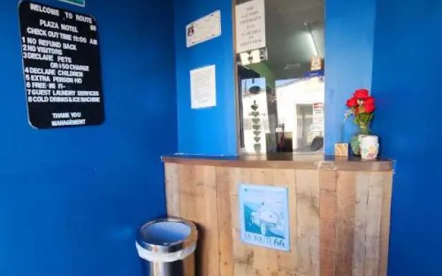 Plaza Motel