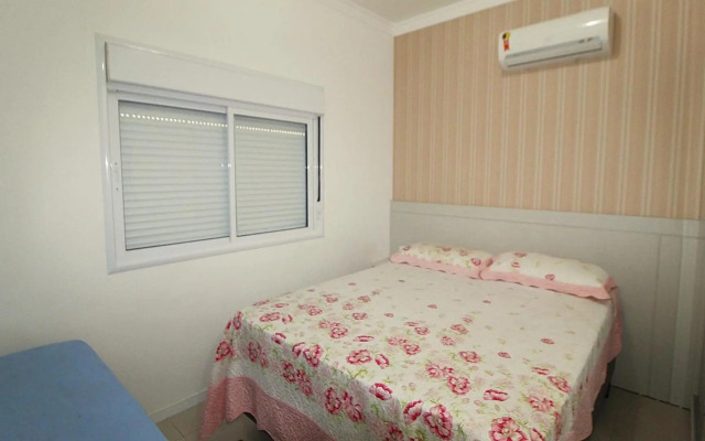 1067 - Apartamento para locação em Bombinhas com 03 suítes