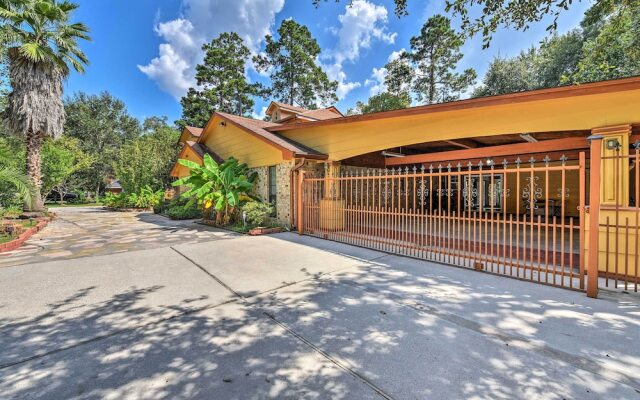Spacious Conroe Home w/ Foosball & Pool Table!