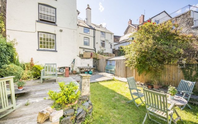 Cornerstones, 16th Century Luxury Self Catering House overlooking the River Dee