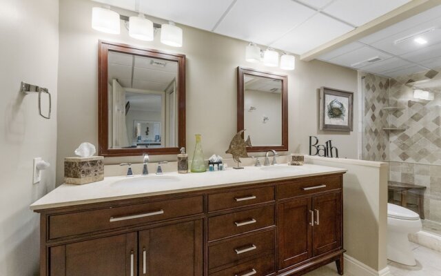 Stunning 2/2 Designer Condo w Coastal Appeal Right on the Gulf!