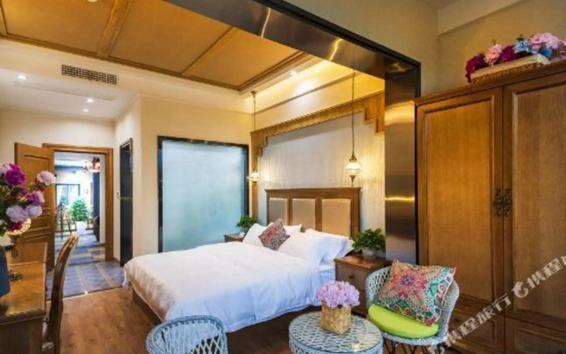 Riverside Pool Hotspring Boutique Hotel