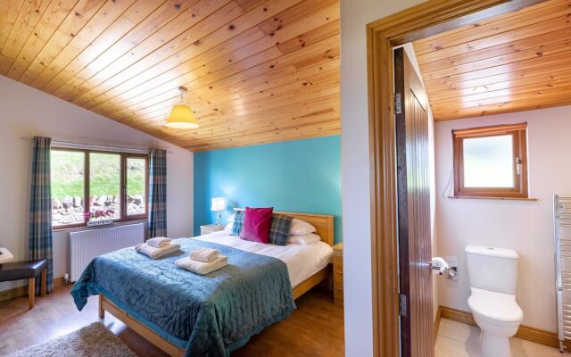Woodpecker Lodge With Hot Tub Near Cupar, Fife