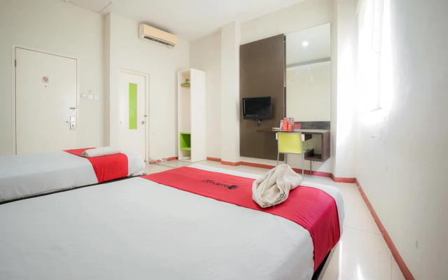 RedDoorz near Pantai Pede