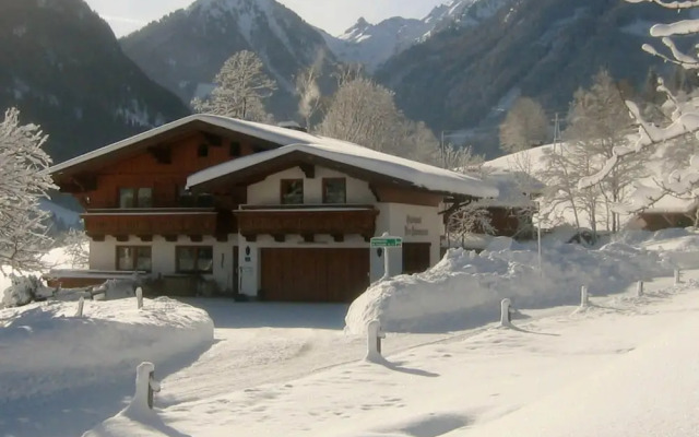 Cozy Holiday Apartment With Sauna in Schladming