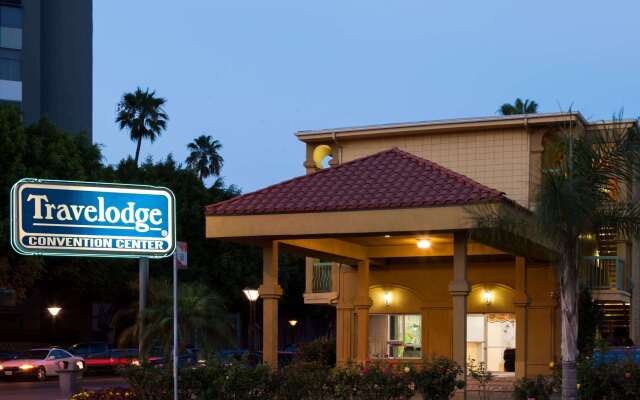 Travelodge by Wyndham Long Beach Convention Center