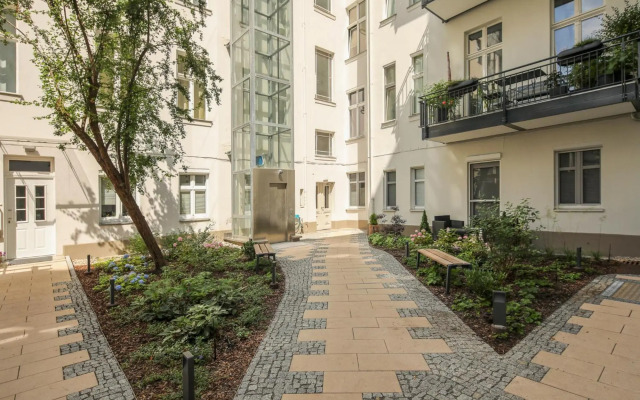 5 Personen Altbau nahe Kurfürstendamm