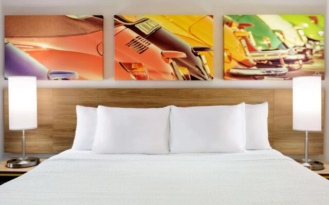 Hotel Bo, Days Inn by Wyndham Chattanooga Downtown
