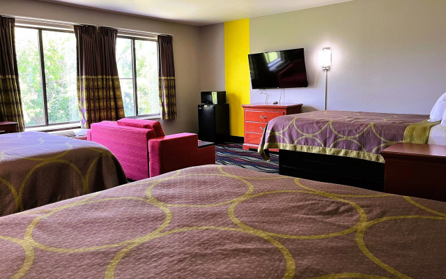 Super 8 by Wyndham Vincennes