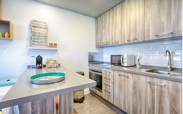 Beachside cosy apartment with pool