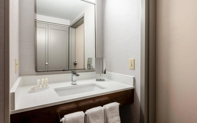 Courtyard by Marriott Columbus Airport