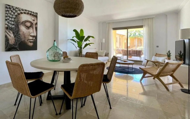 Modern and luxurious holiday home with sea views in Benahavís