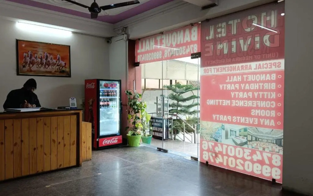 OYO 16721 Divine Hotel