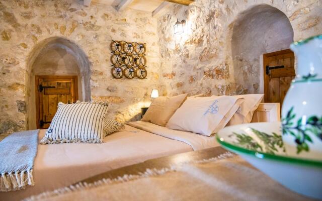 Dandy Villas Tower House Built in 17th Century Pool
