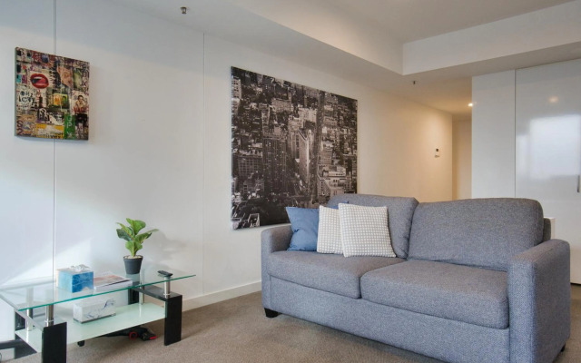 Luxury 2 Bedroom Apartment - Adelaide CBD