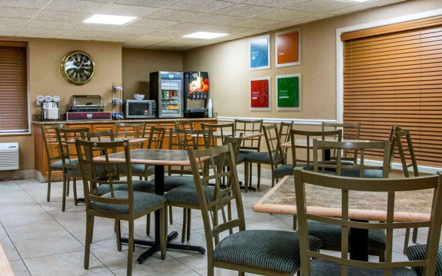 Wingate by Wyndham Livonia