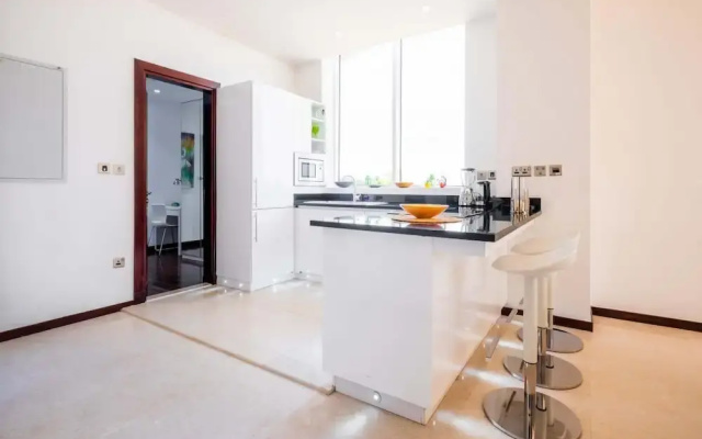 Bright Beachfront Apt w Wow Factor on The Palm - Hotel in ดูไบ - Photo 5