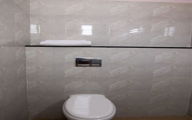 Hotel B Square by OYO Rooms