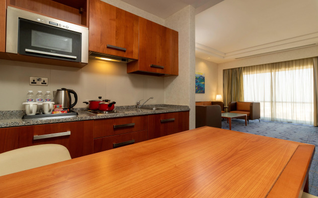 Holiday Inn Suites Kuwait Salmiya