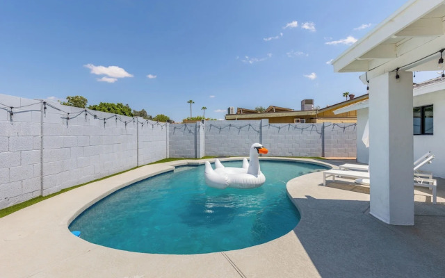 Old Town Fashion-pool-putting Green-bbq Grill