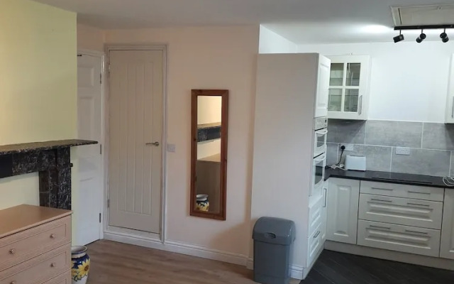 Self Contained Studio Flat in Winterton Hall
