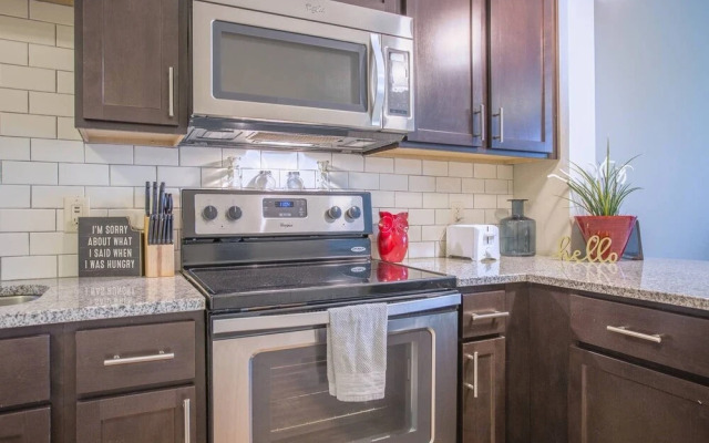 Frontdesk - Mezzo 1 Southpark Apts Charlotte, NC