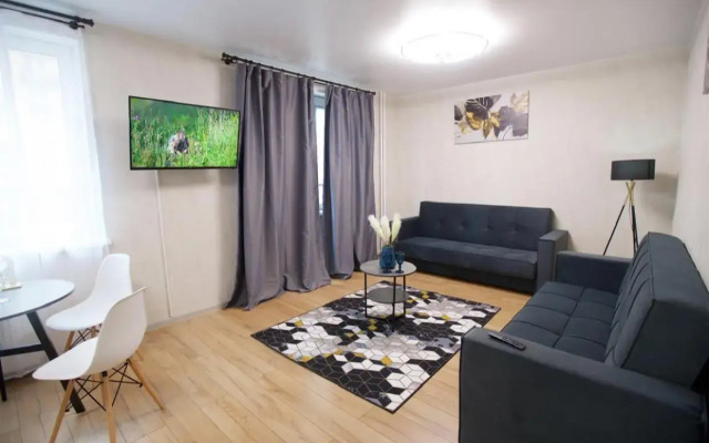 Саквояж на улице Петра Ломако