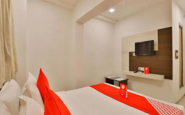 OYO 13141 Aniket Inn