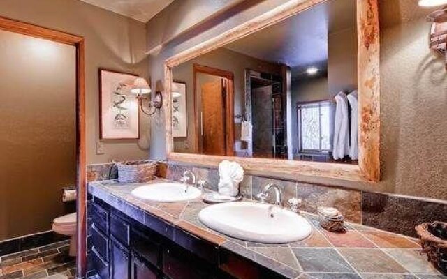 Summit Condominiums in Elkhorn by Alpine Lodging