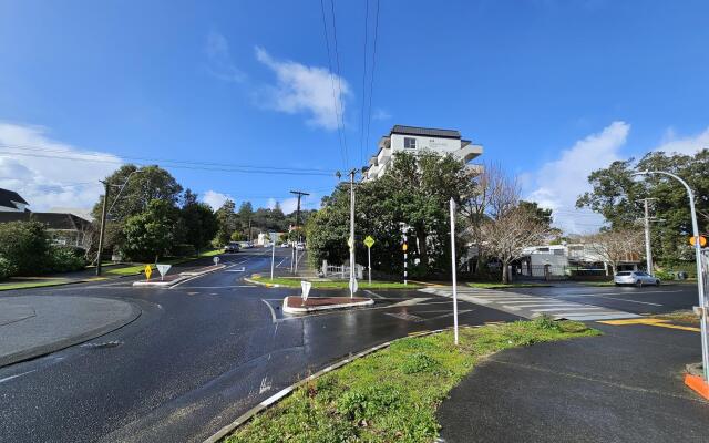 Lovely 2-Bedroom Apartment with Free Parking