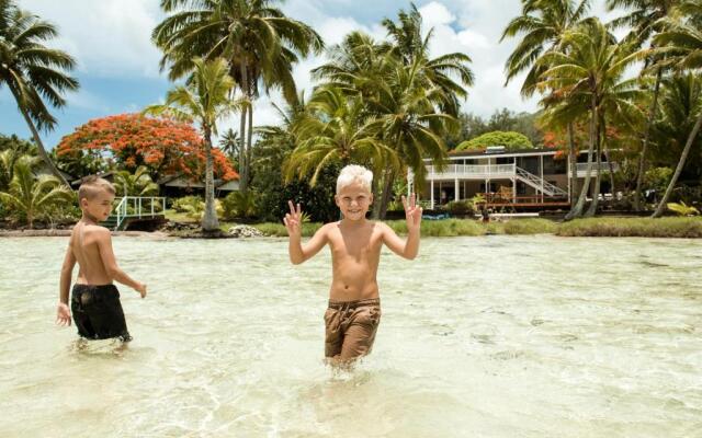 B's Beach House on Muri Lagoon