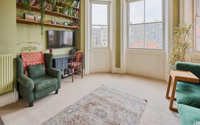 Host Stay Mermaid Hove