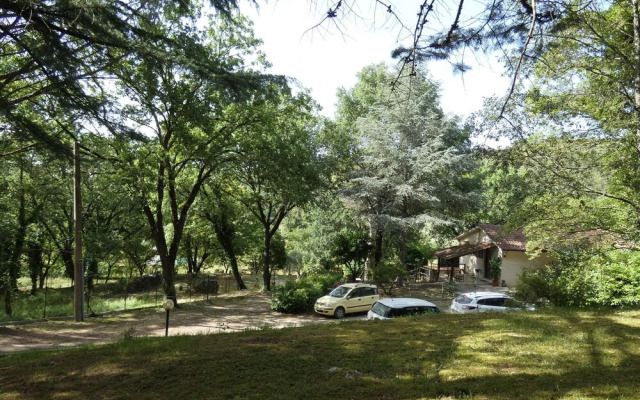 Scappo In Umbria, La Escondida